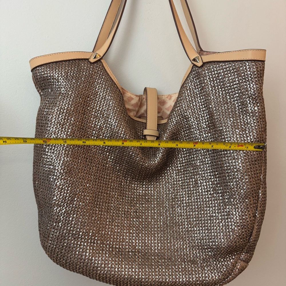 New STELLA & DOT RIVIERA Tote Rose Gold Metallic Woven Purse, Shoulder Bag - Picture 3 of 9